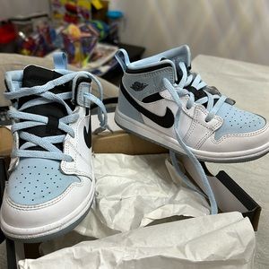 Nike Jordan 1 MID SE size 10C